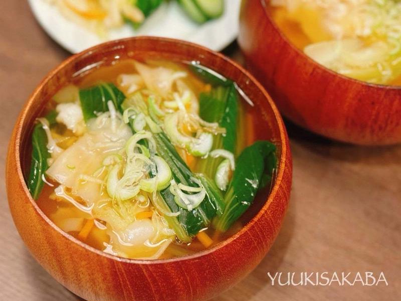 冬のあったかレシピ♪あっさりスープで野菜がおいしい、えびワンタンスープ