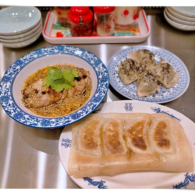 知っている人しか辿り着けない「北京ダックマニア 虎ノ門ヒルズ本店」入口は「餃子マニア」の・・・