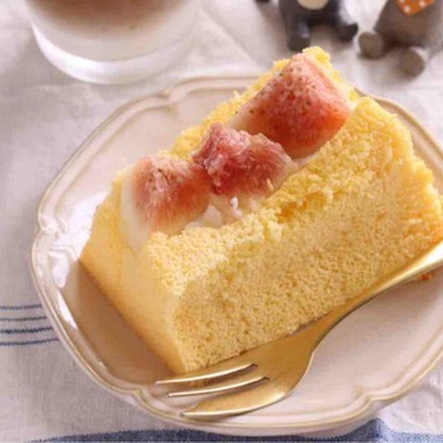 たまごのシフォンケーキ　いちじくトッピングしたよ　シフォンケーキのラッピングも