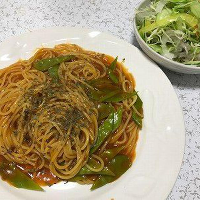 スパゲッティミートソースとサラダ
