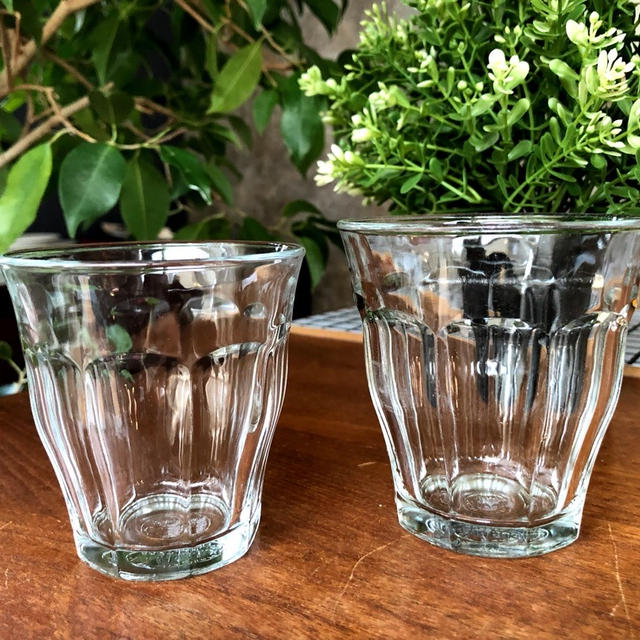 カフェなどで使われている、オシャレなのに、絶対に割れないグラス