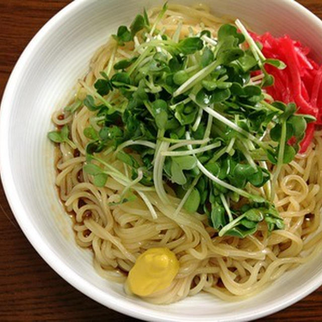 今日のお昼は日清「中華涼麺 特製しょうゆだれ」