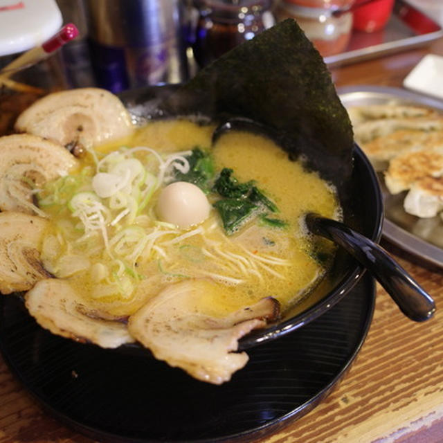 【福岡】濃厚な豚骨スープにちぢれ細麺がよく絡む！ザ・博多らーめん「麺処 恭や」