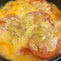 フライパンで作る「トマトのチーズ焼き」〜夏休みお子さんチャレンジレシピ〜