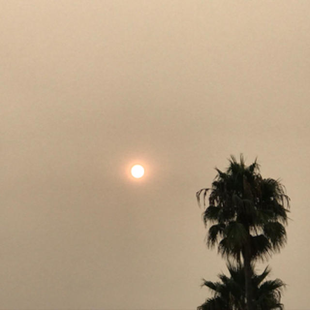 お月様ではありません・カリフォルニア州の山火事