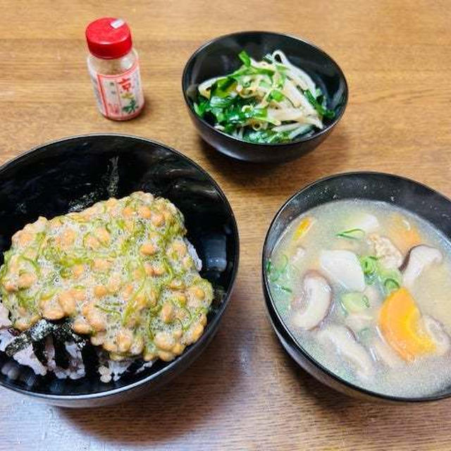 めかぶ納豆ご飯　/　けんちん汁　（朝ごはん）