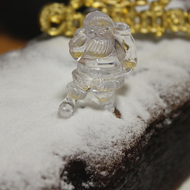 雪の上に立つサンタ　Santa Claus who stands on snow