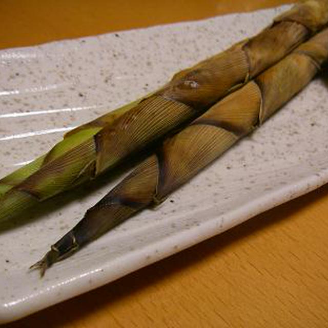 まるごと焼いた根曲がり竹
