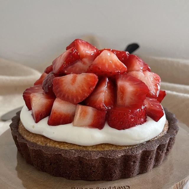 クッキーの余り生地消費♪いちごもりもりタルト作りました🍓【いちごタルト】