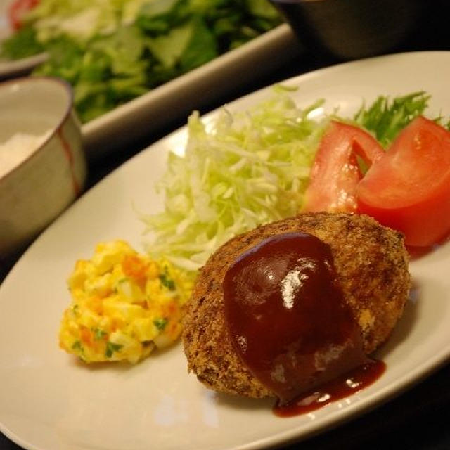 定番家庭料理☆メンチカツ　〜ゆで卵ソース添え〜