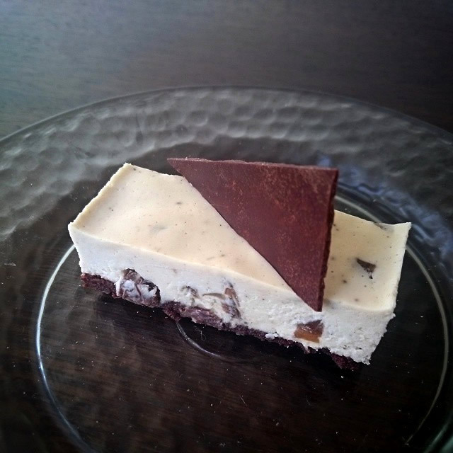 ラムレーズンホワイトチョコケーキ