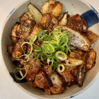 実さんしょうと焼き鳥丼