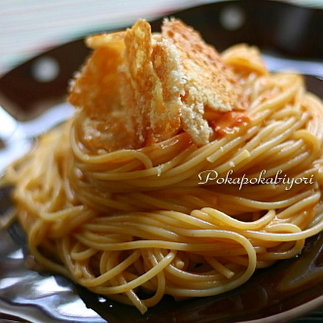 パリパリチーズのせ蟹のトマトクリームパスタ---青のレシピ