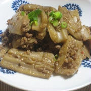 たたきレンコンと豚ひき肉の甘辛炒め