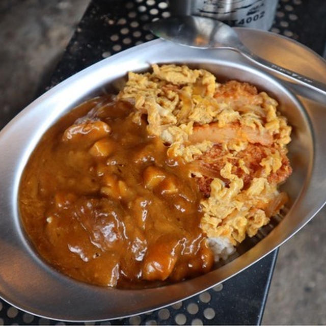 カツ丼カレー！？がんす丼カレーです