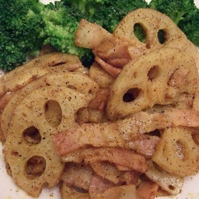 寒い日の暖かい焼酎と　蓮根とベーコンのカレー風味