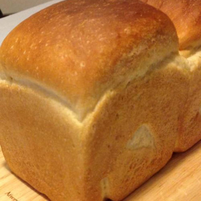 山食パンと雑穀パン