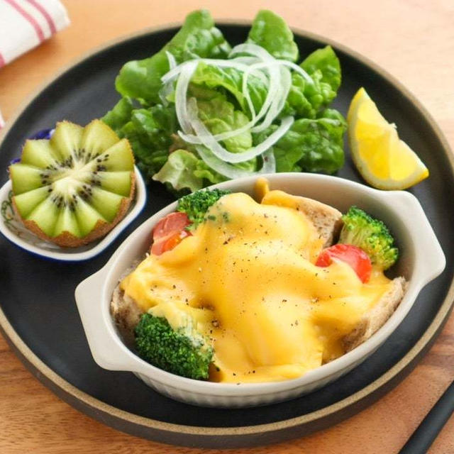 ＊パンと野菜のとろ〜りチーズがけ＊