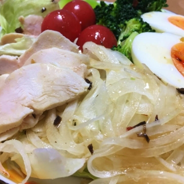 スライスして干した玉ねぎのサラダ＆庭のミニトマト♪