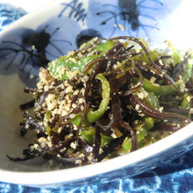 ピーマンと昆布の佃煮の胡麻和え