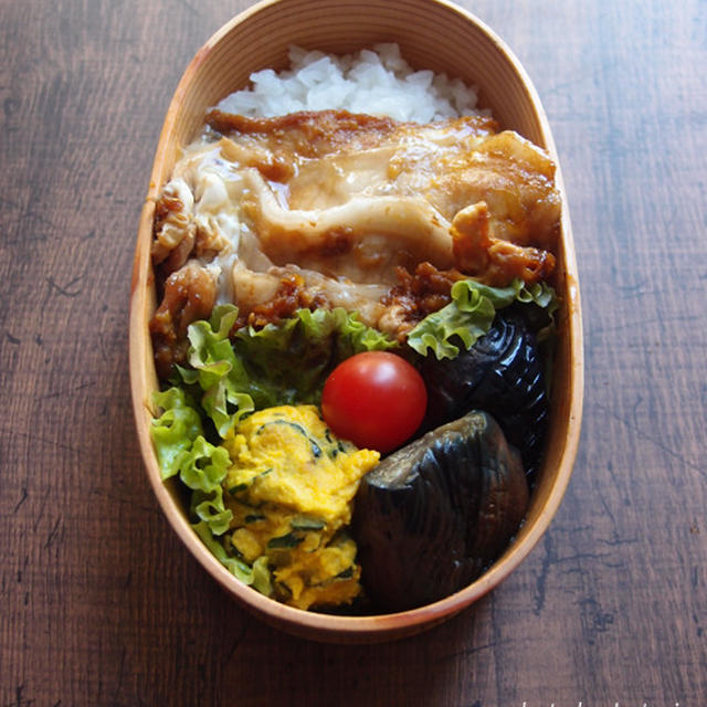 生姜焼きの卵とじで男子学生弁当