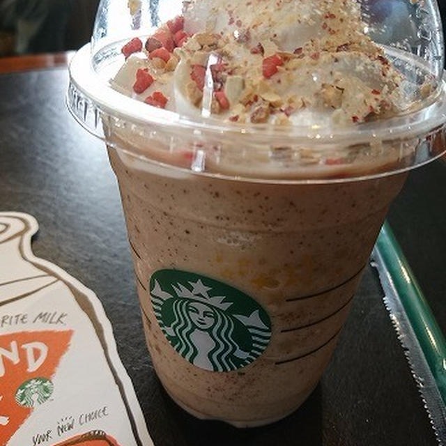 スターバックス「アーモンド ミルク ＆ グラノラ フラペチーノ(R)」 / 足場解体