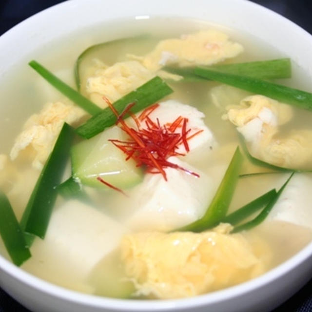 澄んでる体にやさしいスープ　－－豆腐スープ。