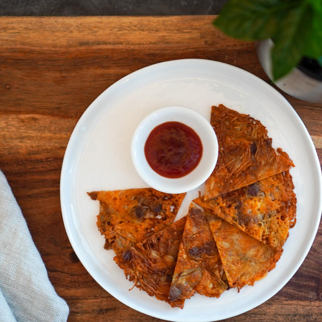 えのきとベーコンのチーズガレット　(Enoki mushrooms and bacon cheese galette)