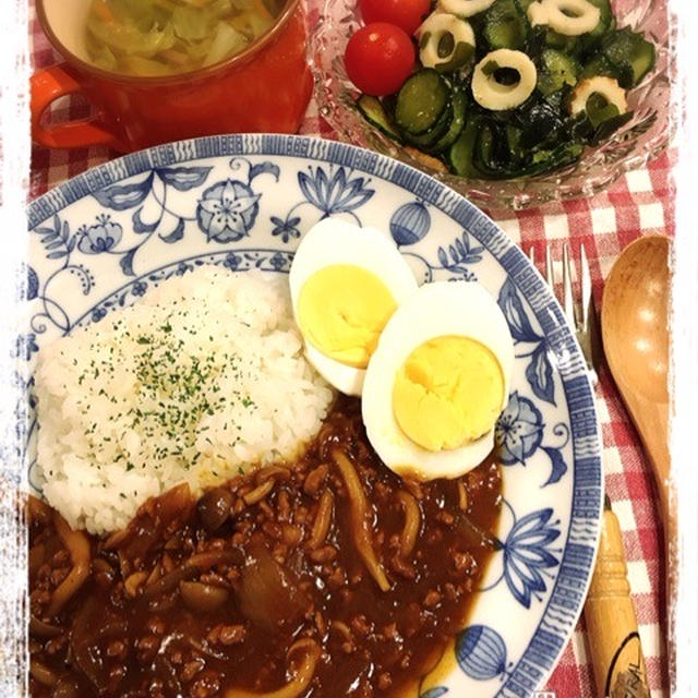 [115円]玉ねぎとシメジのひき肉カレー献立