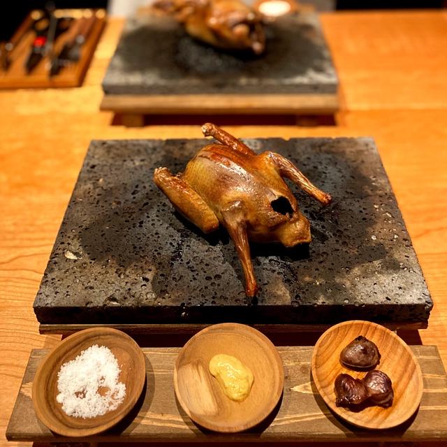 鳩肉屋でオーガニック鳩の丸焼きコース