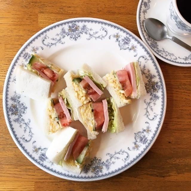 4月7日の朝ごはん。打ち合わせ前にサンドイッチ専門店で