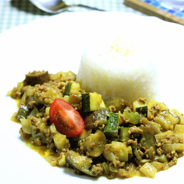 ソルトマトで夏野菜のカレー　トマトの水煮缶を使わないので短時間でできます！