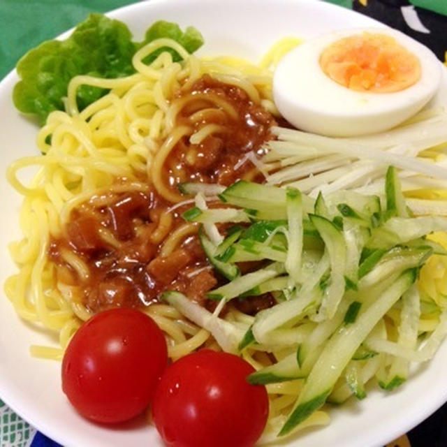 ジャージャー麺 と プールの試合