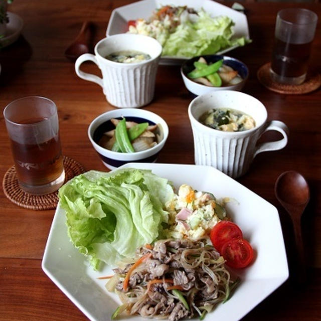 チャプチェのレタス包み と たまねぎの煮物。