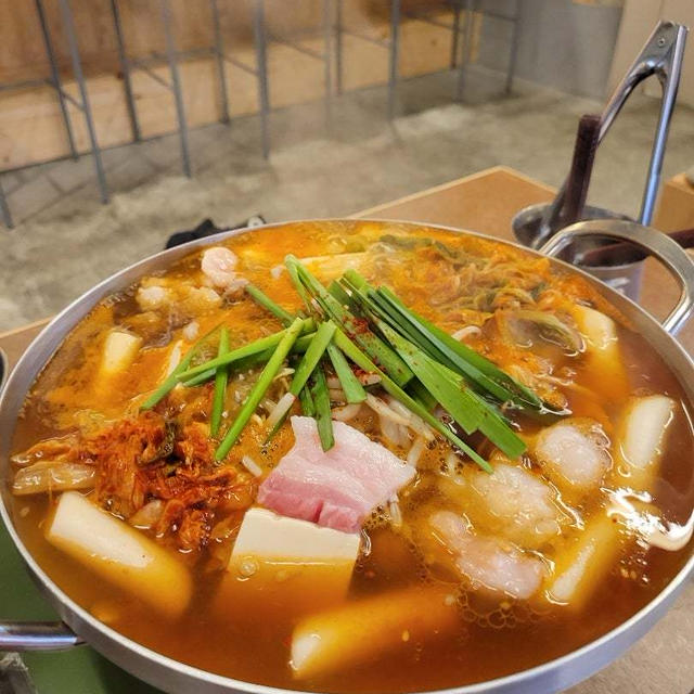 鰹出汁と韓国鍋好きさんに食べてほしい鍋♡｢食堂・酒たづ｣@鶴橋