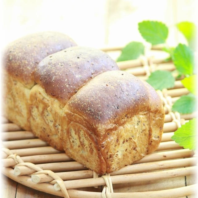 オリーブオイル・ハニーマスタードの食パン。