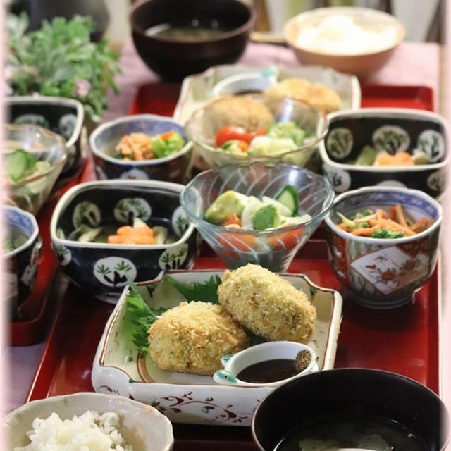  【レシピ】キャベツと出し殻のチキンメンチカツ。と　献立。　と　河津桜