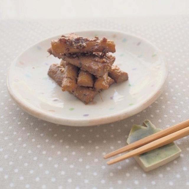 素揚げ太ごぼうの胡麻照り焼き。