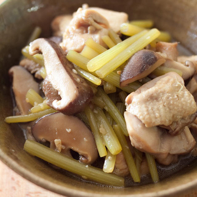 蕗と鶏肉の煮物。と、おかあさまからの包み。