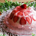 苺ジュレのレアチーズゼリーと可愛いお皿。