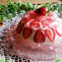 苺ジュレのレアチーズゼリーと可愛いお皿。