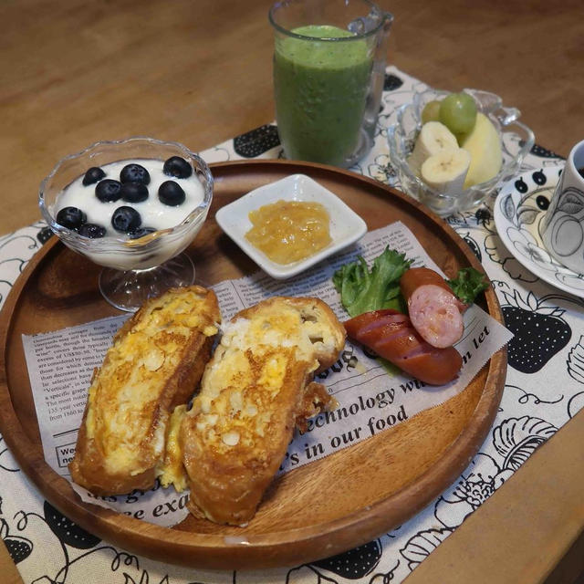 柚子ジャムフレンチトーストの朝食と　味噌ラーメンの昼食と　明石焼きの晩ご飯♪