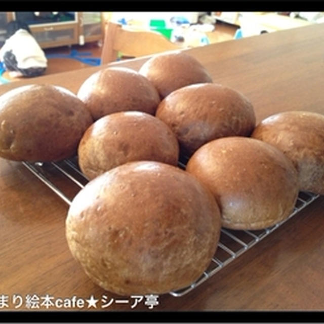 ほんとに黒い！黒糖パン ～朝の時間のこと