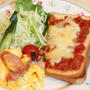 ミートソースの残りでピザトースト　コロッケ定食でランチ＾＾
