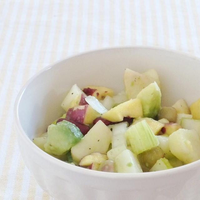 リンゴと豆といろいろ野菜の美肌サラダ