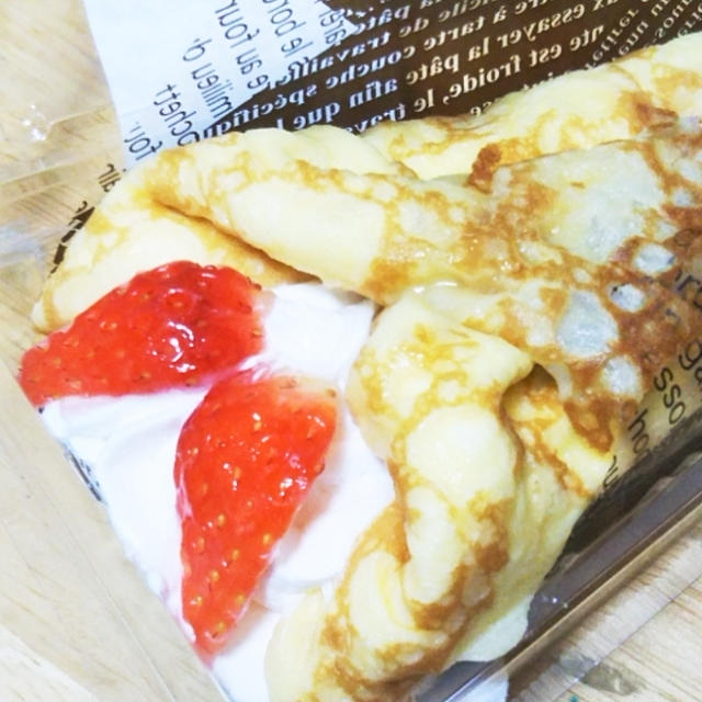 ローソン☆ウチカフェ！苺＆バナナのクレープ包み