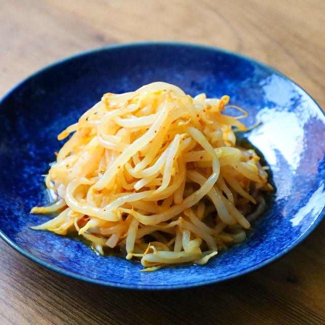 人気ラーメン屋さんのホットもやし再現レシピ！ピリ辛もやしナムルのレンジで簡単作り方。