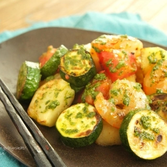 えびと野菜のグリル　バジルソース和え
