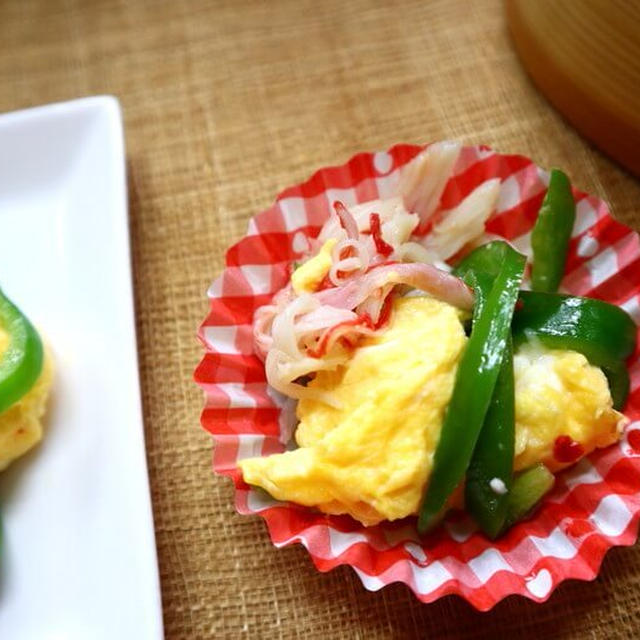 お弁当にも！5分でできるピーマンとカニカマの卵炒め