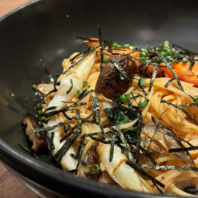 パスタはフォークで食べる？お箸で食べる？